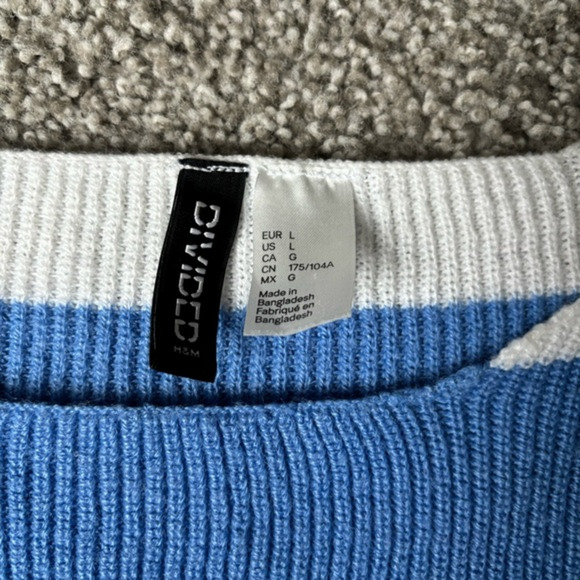 Divided H&M Pullover Sweater Sz Large Cozy Blue and White Striped Cropped Top - Picture 3 of 3